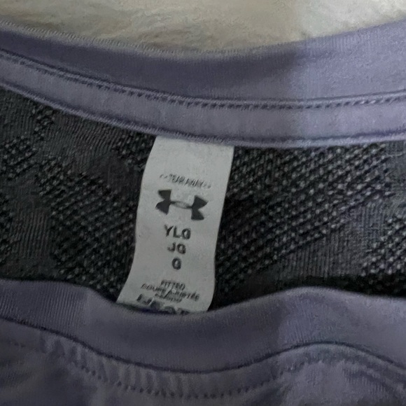 Under Armour Dryfit kids open back/vented athletic top; youth large - Picture 3 of 3